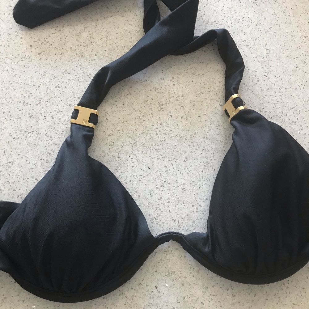 Beautiful black underwire MAR by VIX bikini top.